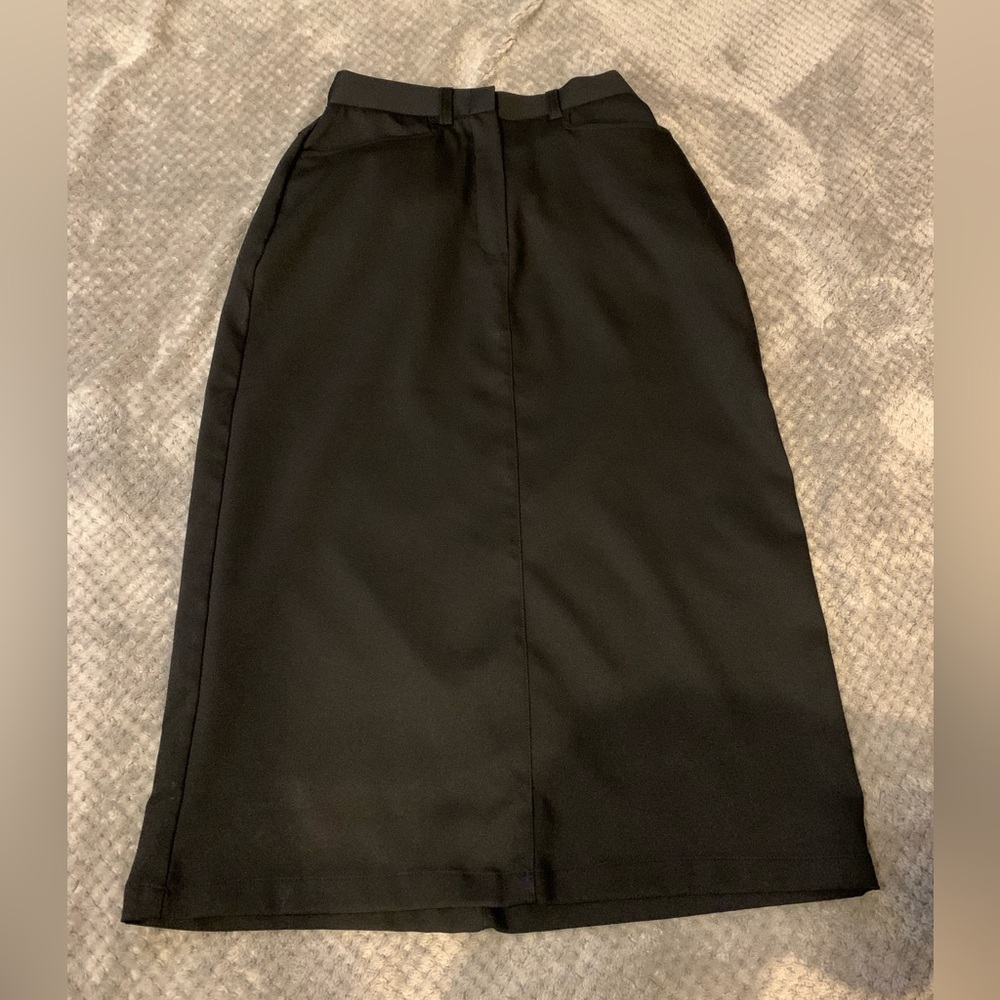 NWOT BLACK MAXI SKIRT. SIZE XS